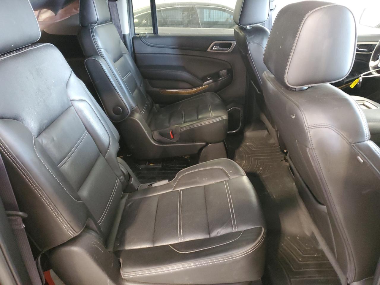 GMC Yukon Denali Image 11