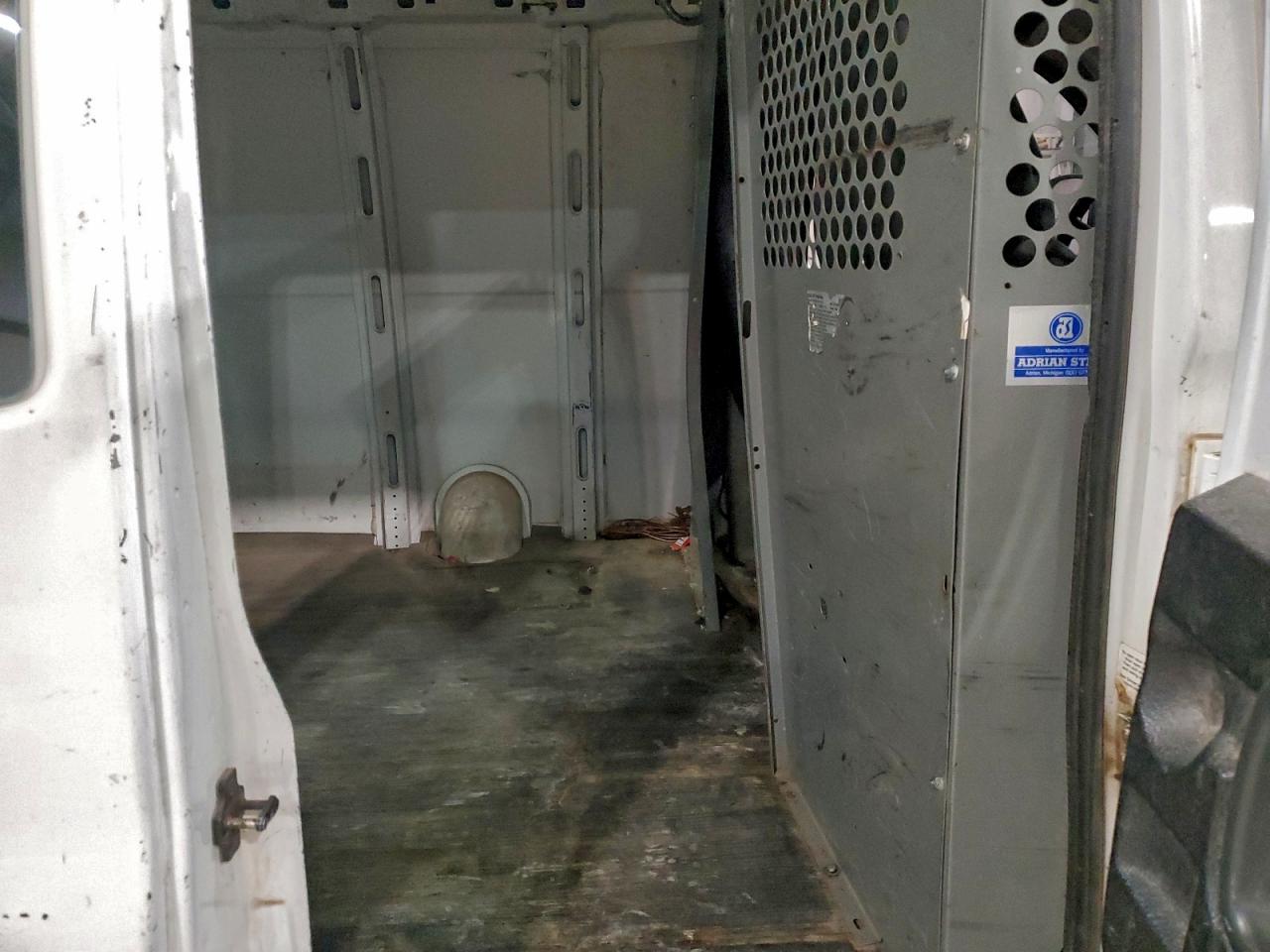 Chevrolet Express Image 10