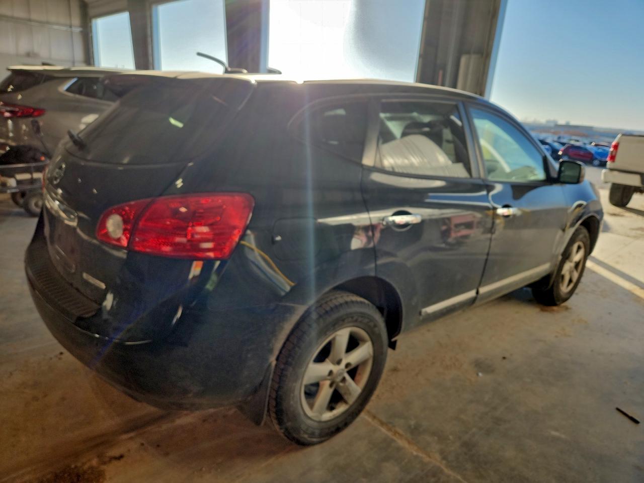 Nissan Rogue S Image 2