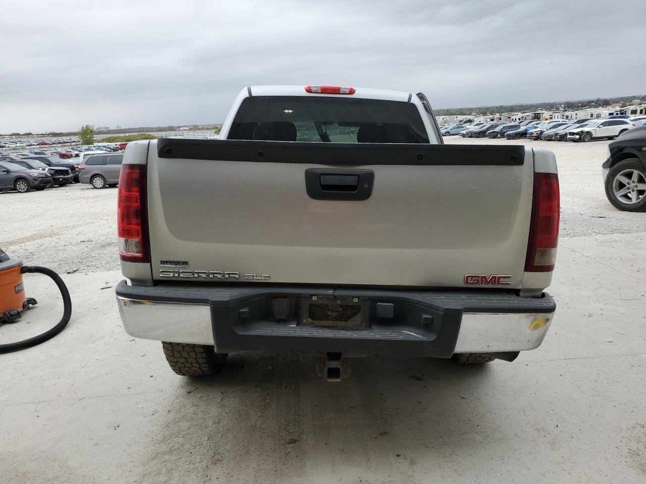 GMC Sierra K1500 Sle Image 11