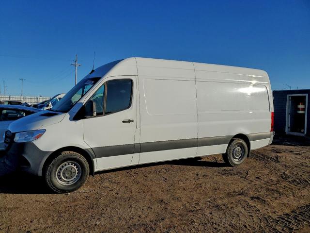  Salvage Mercedes-Benz Sprinter