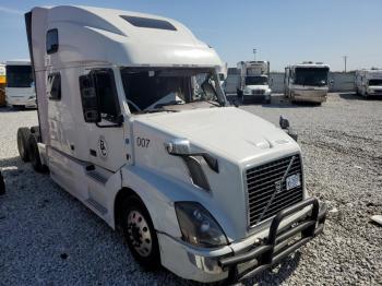  Salvage Volvo Vnl