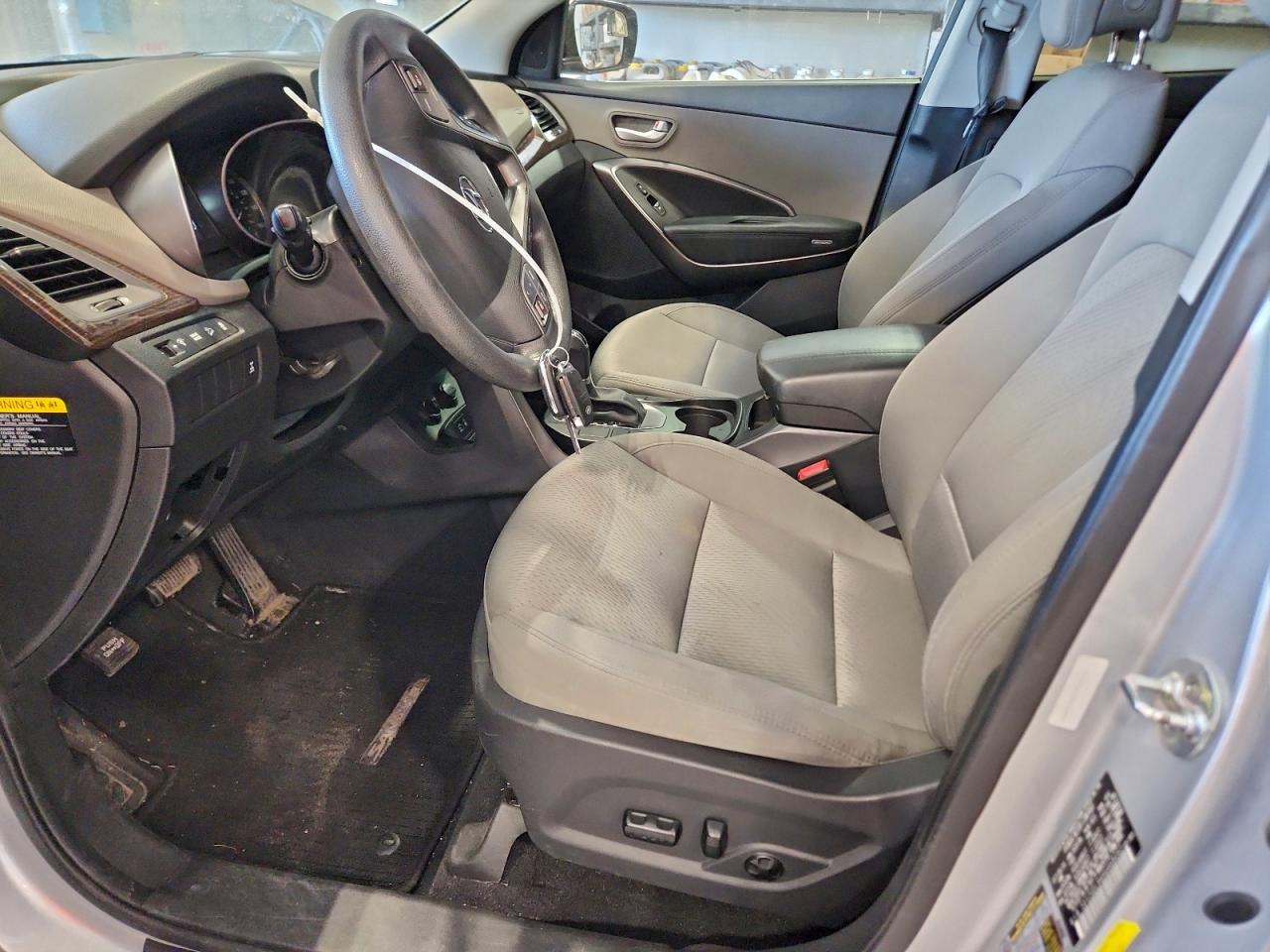 Hyundai SANTA FE Image 10