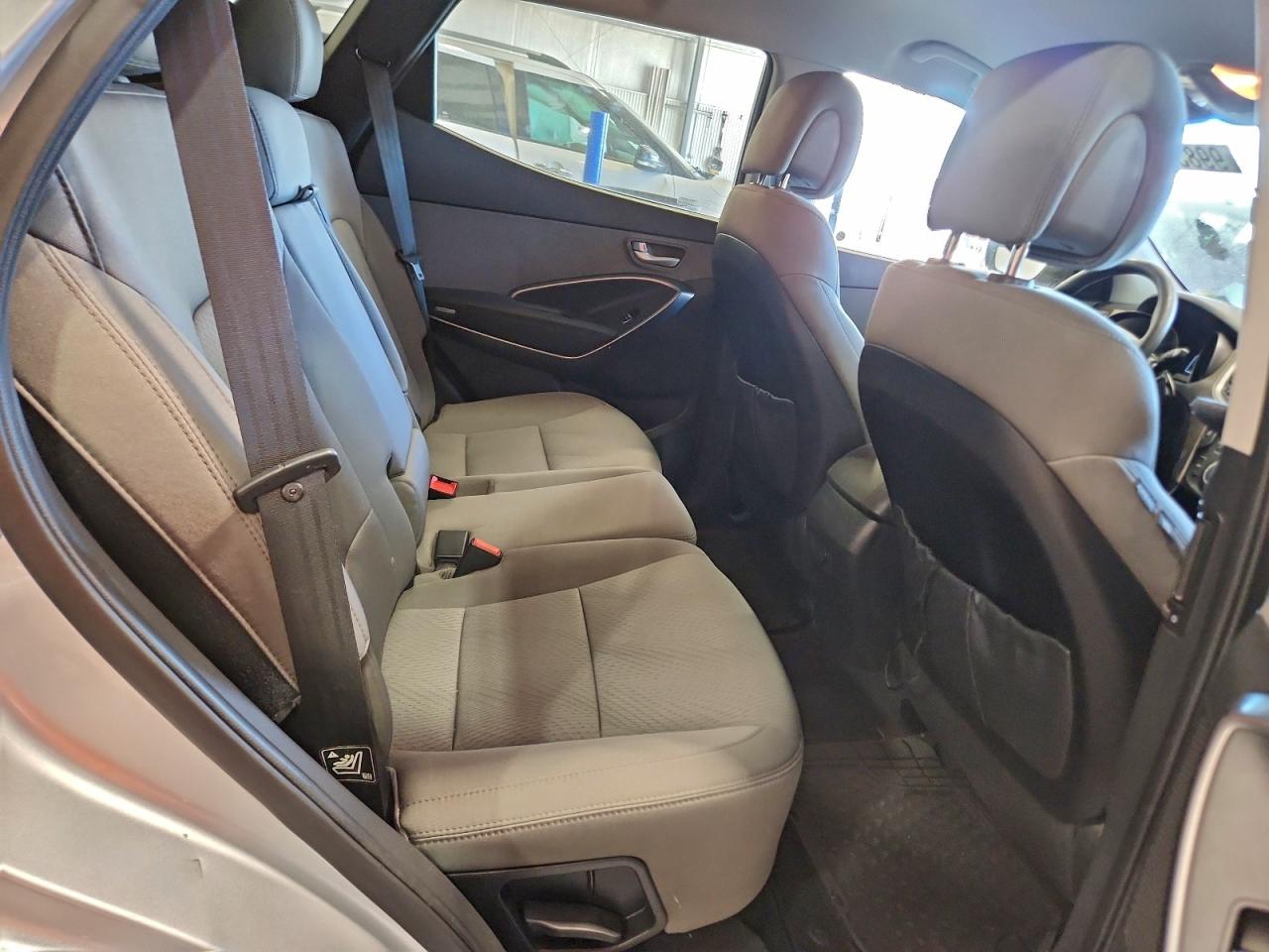 Hyundai SANTA FE Image 2