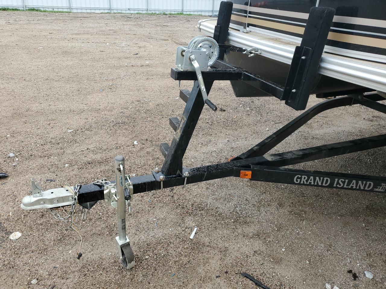 Tahoe Boat W Trl Image 8