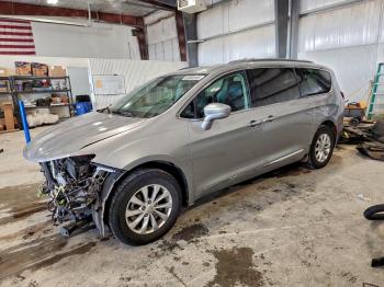  Salvage Chrysler Pacifica