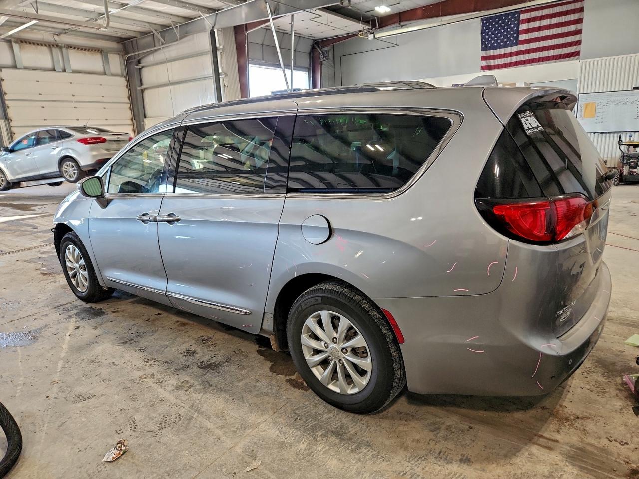 Chrysler Pacifica Touring L Image 9