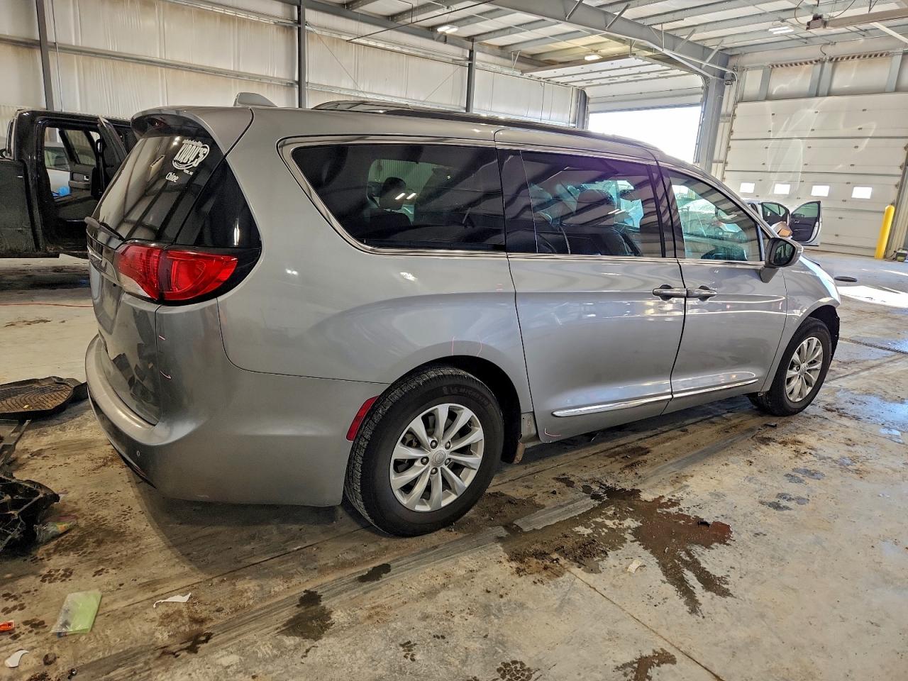 Chrysler Pacifica Touring L Image 10