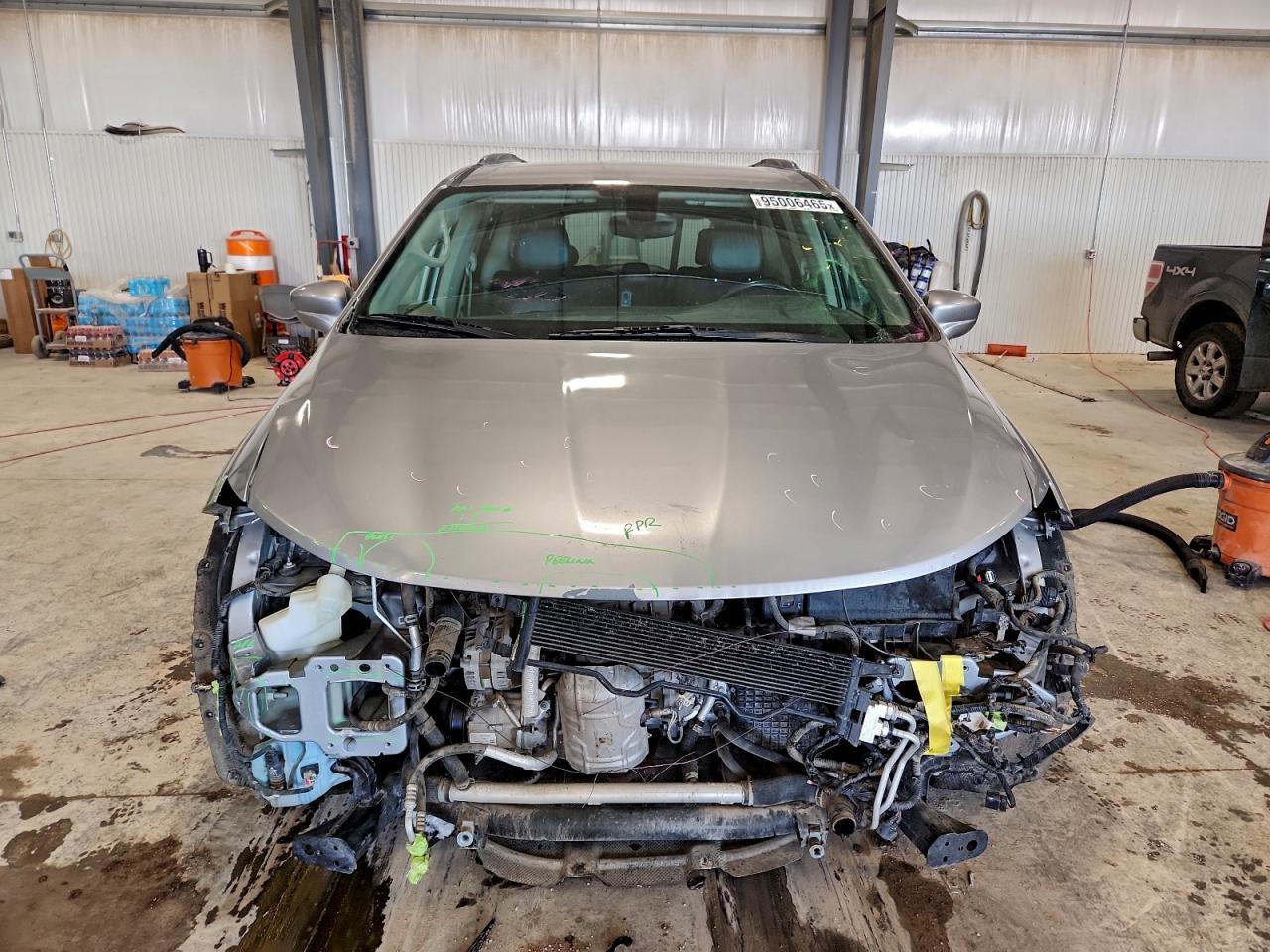 Chrysler Pacifica Touring L Image 2