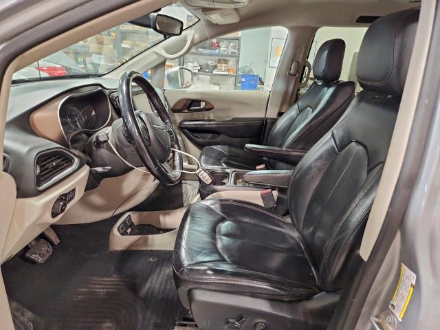 Chrysler Pacifica Touring L Image 7