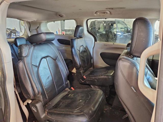 Chrysler Pacifica Touring L Image 5