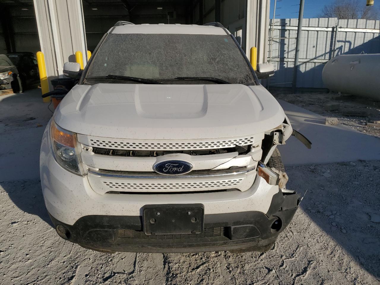 Ford Explorer Limited Image 5