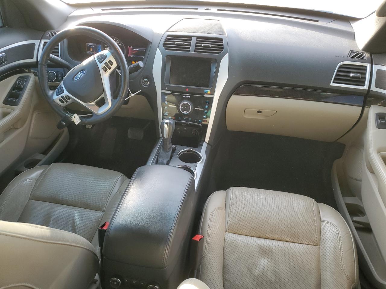 Ford Explorer Limited Image 4