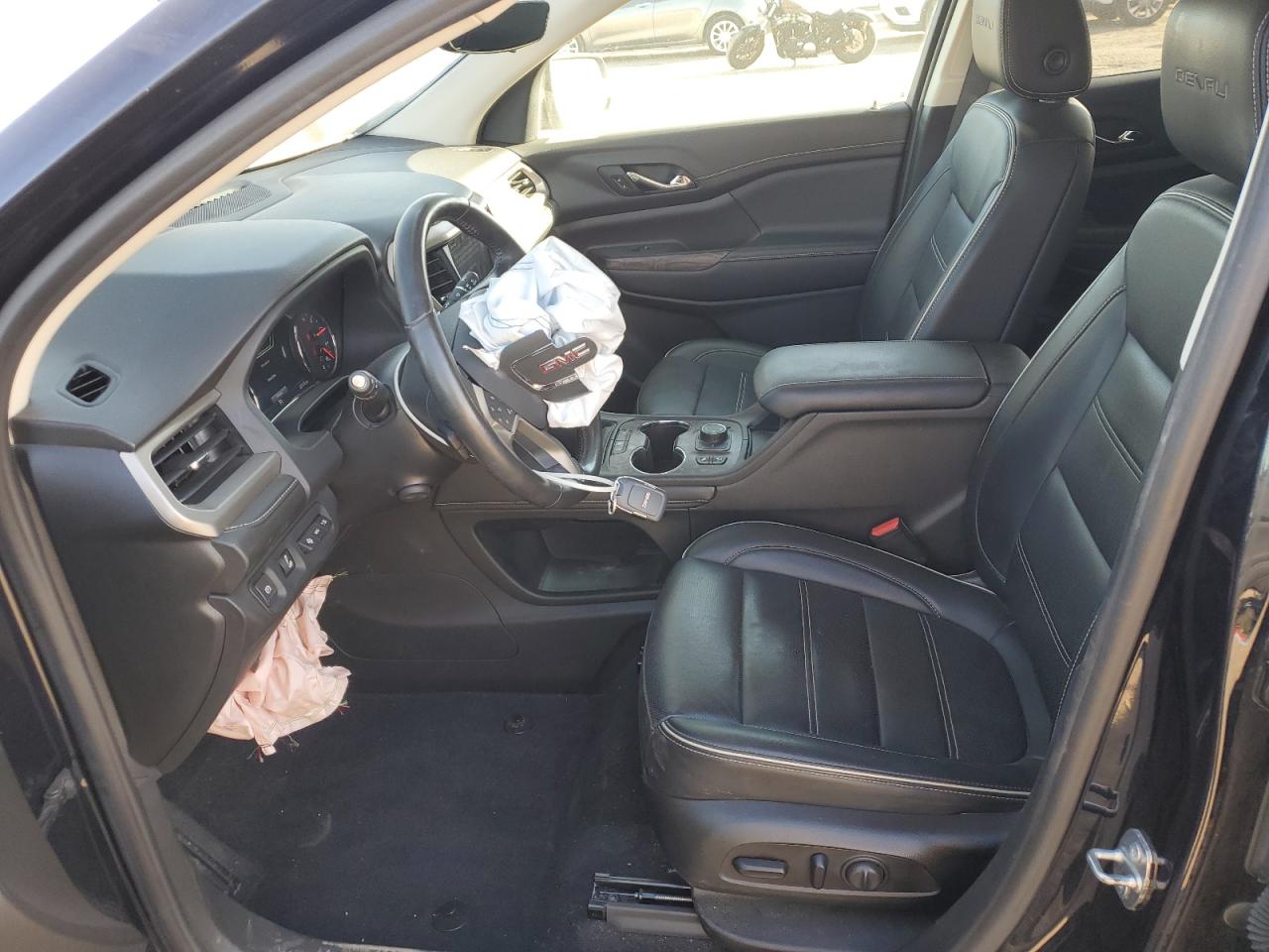 GMC Acadia Denali Image 13