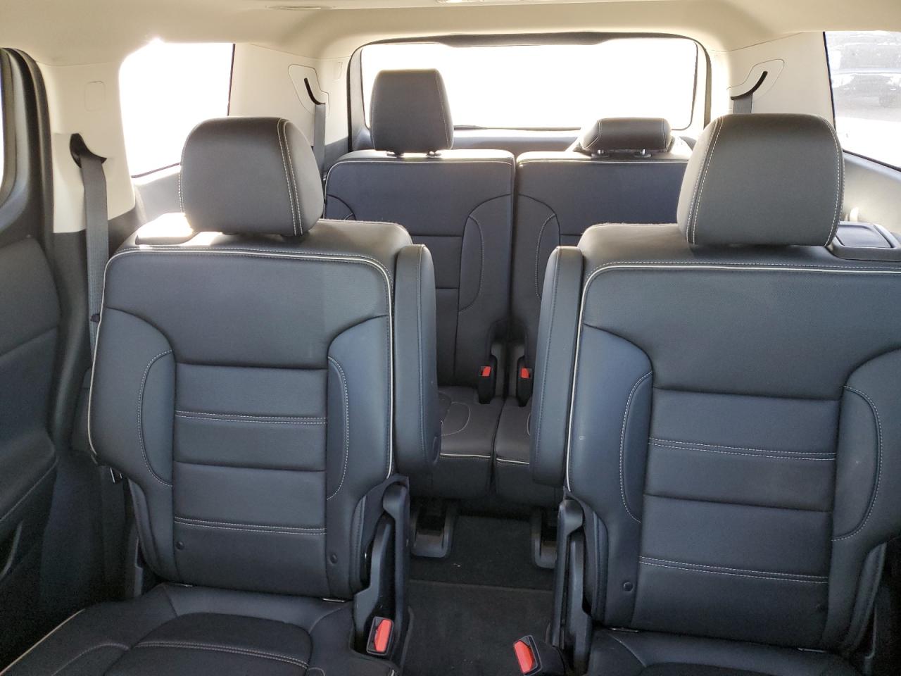 GMC Acadia Denali Image 4