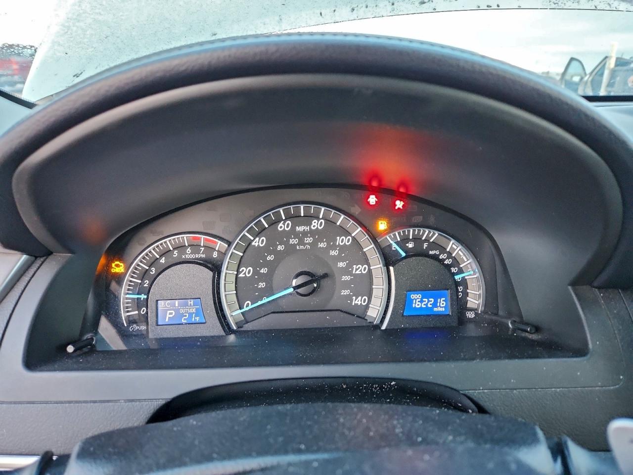 Toyota Camry Base Image 8