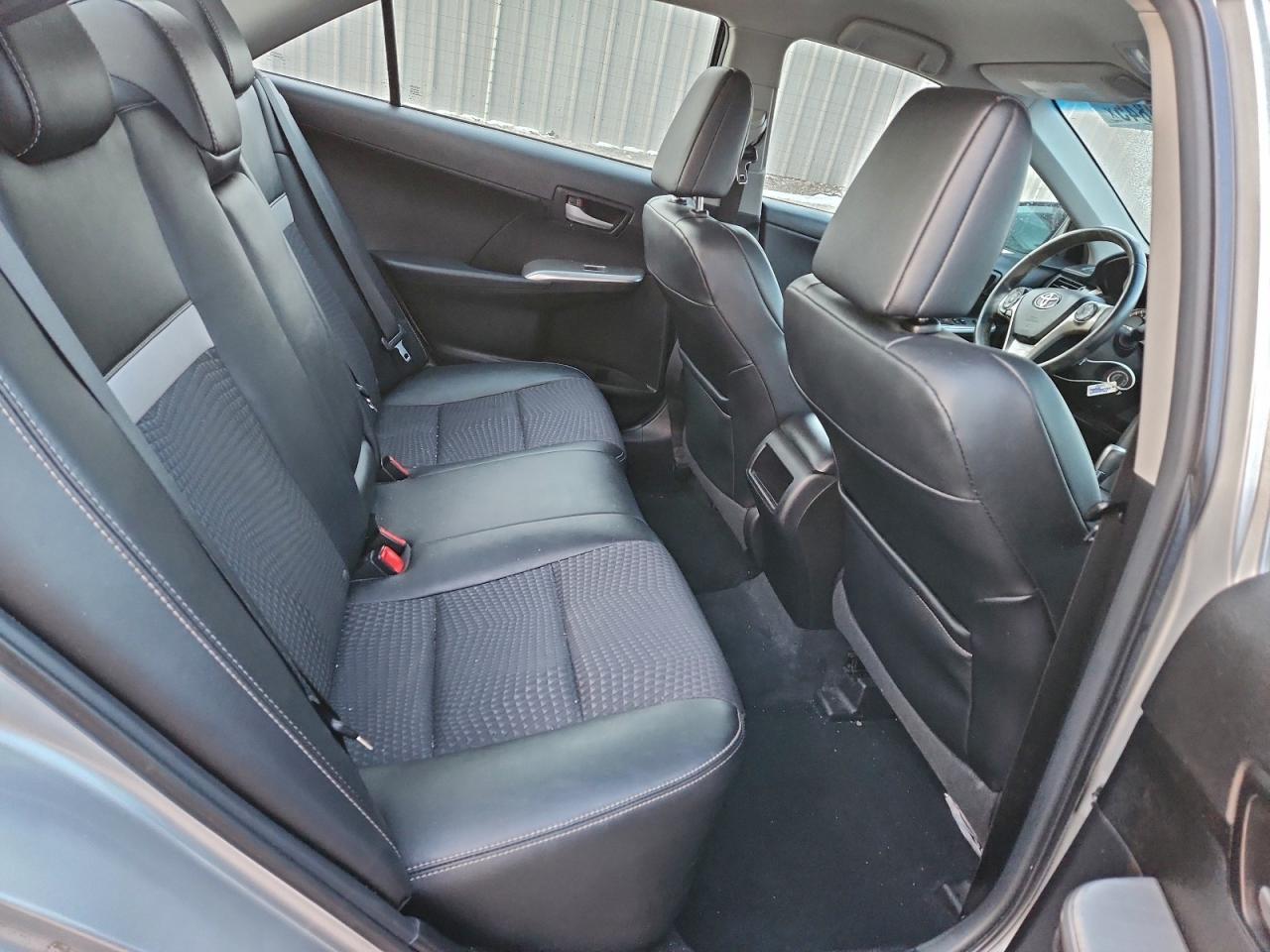 Toyota Camry Base Image 5