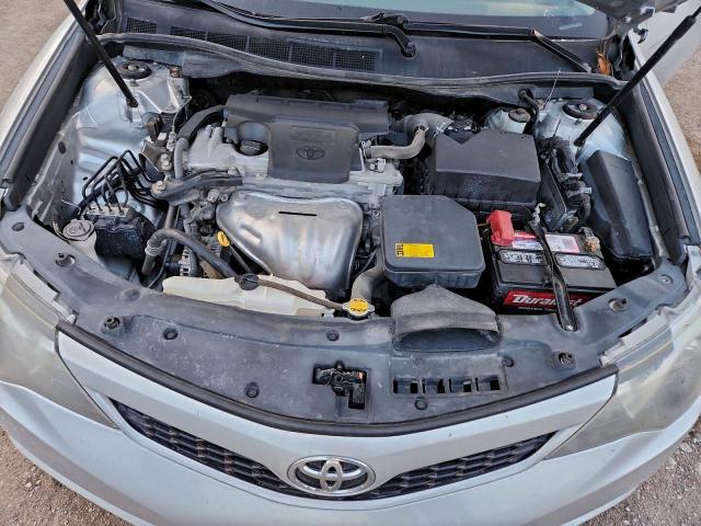 Toyota Camry Base Image 12