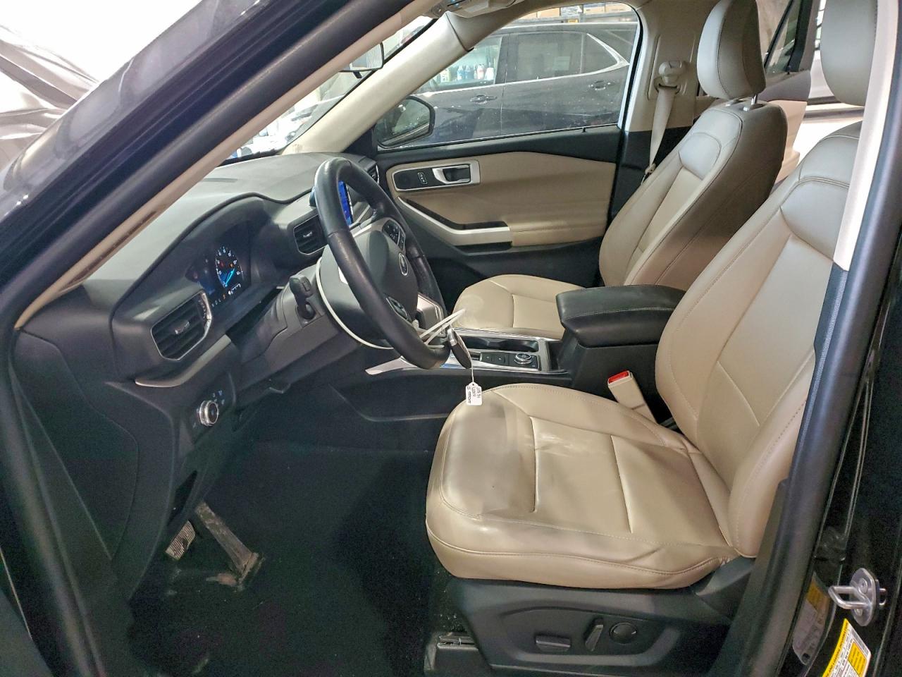 Ford Explorer Xlt Image 11