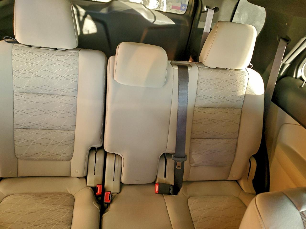 Ford Explorer Image 13