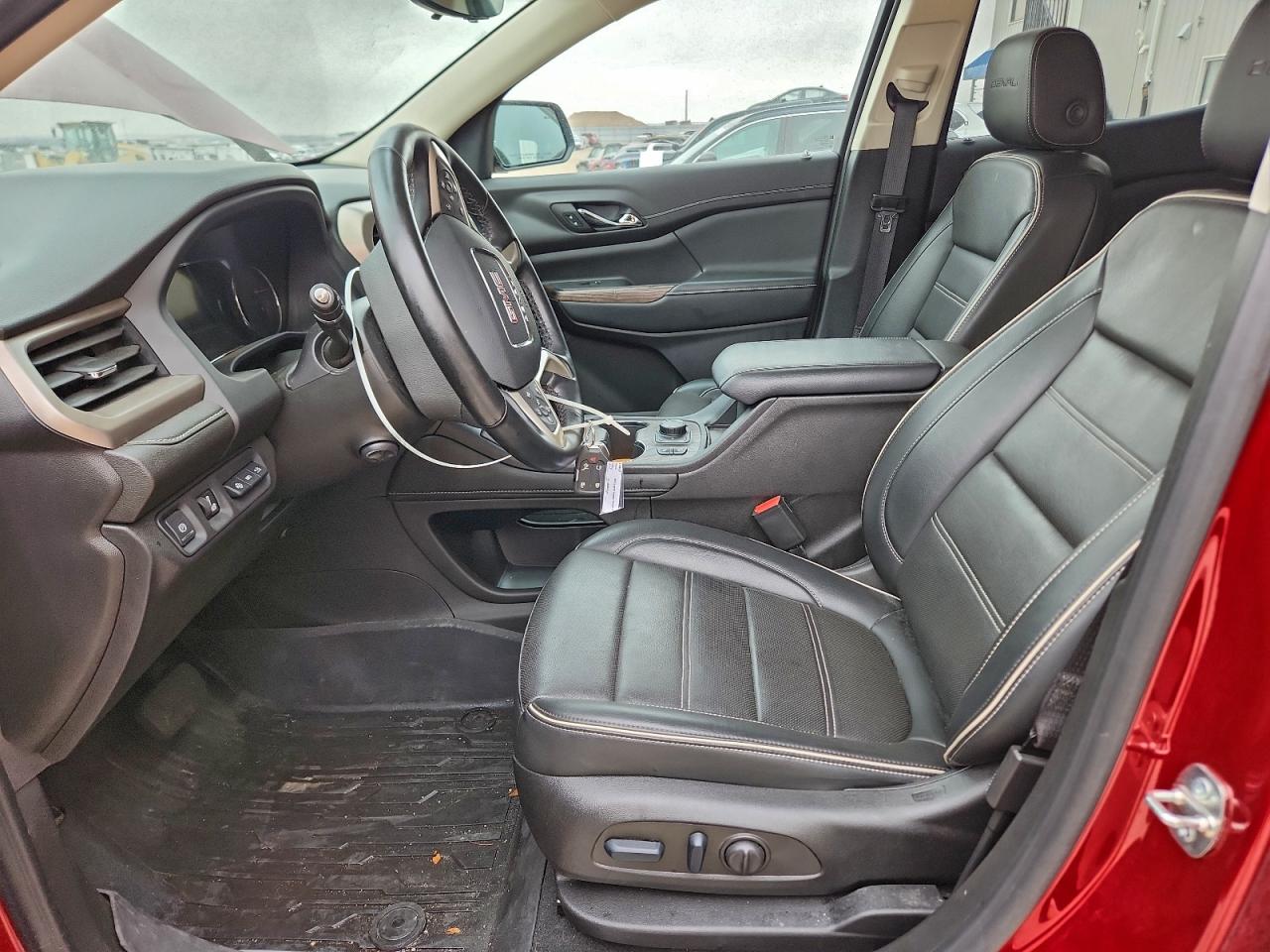 GMC Acadia Denali Image 2