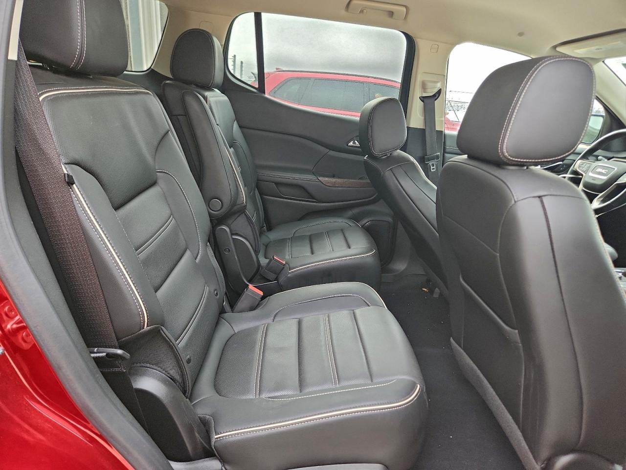 GMC Acadia Denali Image 11