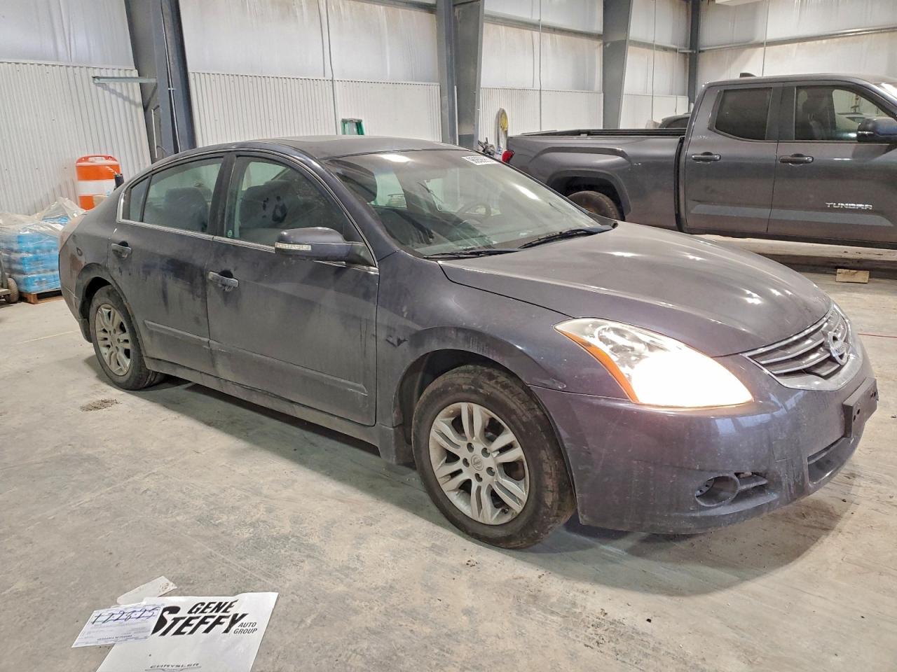 Nissan Altima Base Image 12