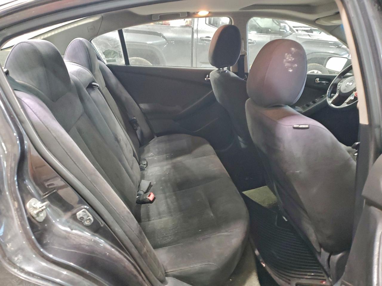 Nissan Altima Base Image 11