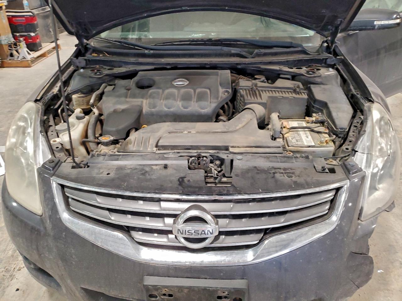 Nissan Altima Base Image 10