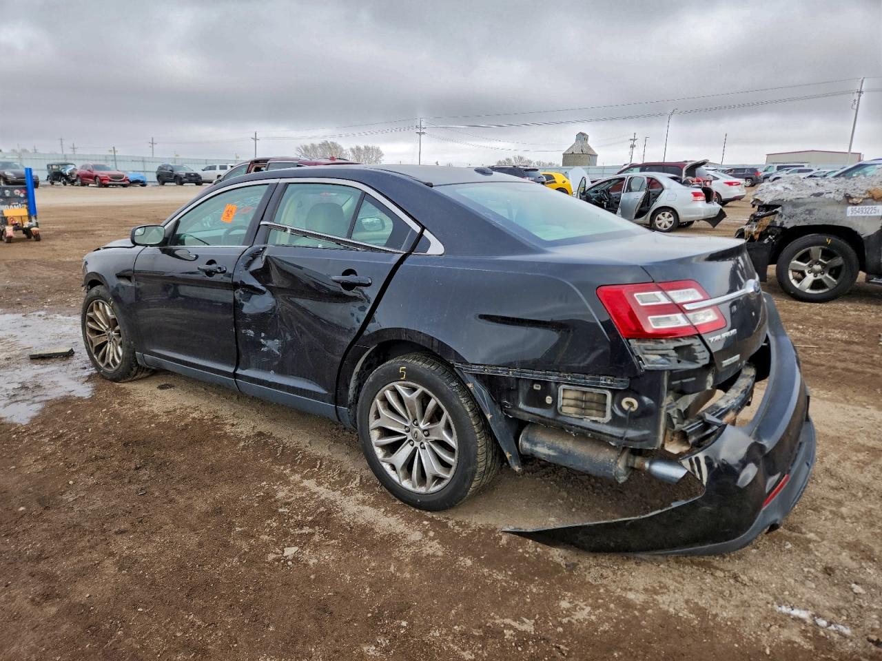 Ford Taurus Se Image 11