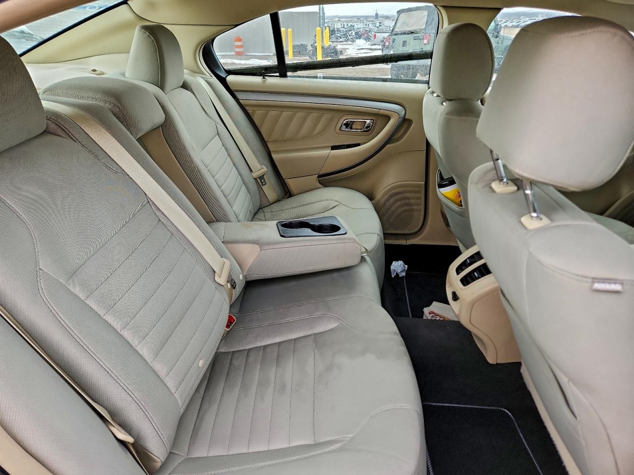 Ford Taurus Se Image 6