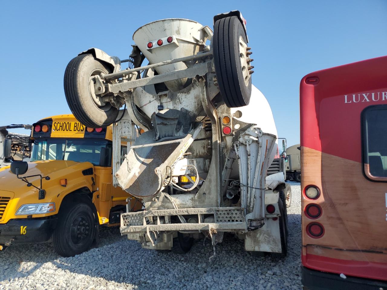 Freightliner 114sd Image 3